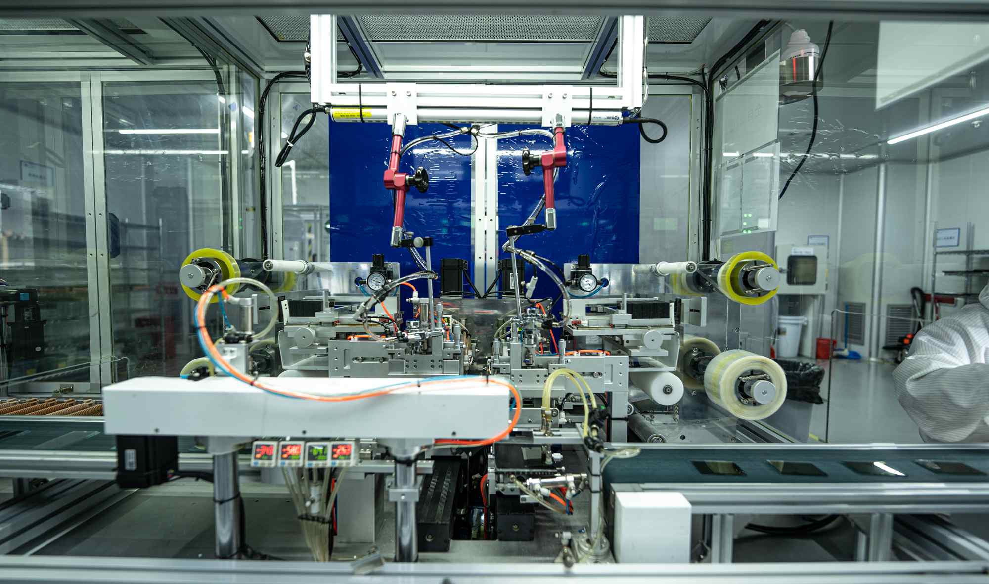 Точне вирівнювання та збірка клітинок: Аналіз процесів покриття PI та натирання у виробництві РК-дисплеїв